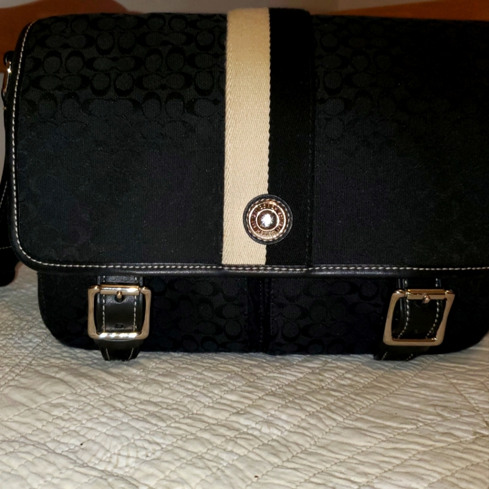 Coach A1068-F70182 Black Voyager 6cm Signature Small Messenger Bag